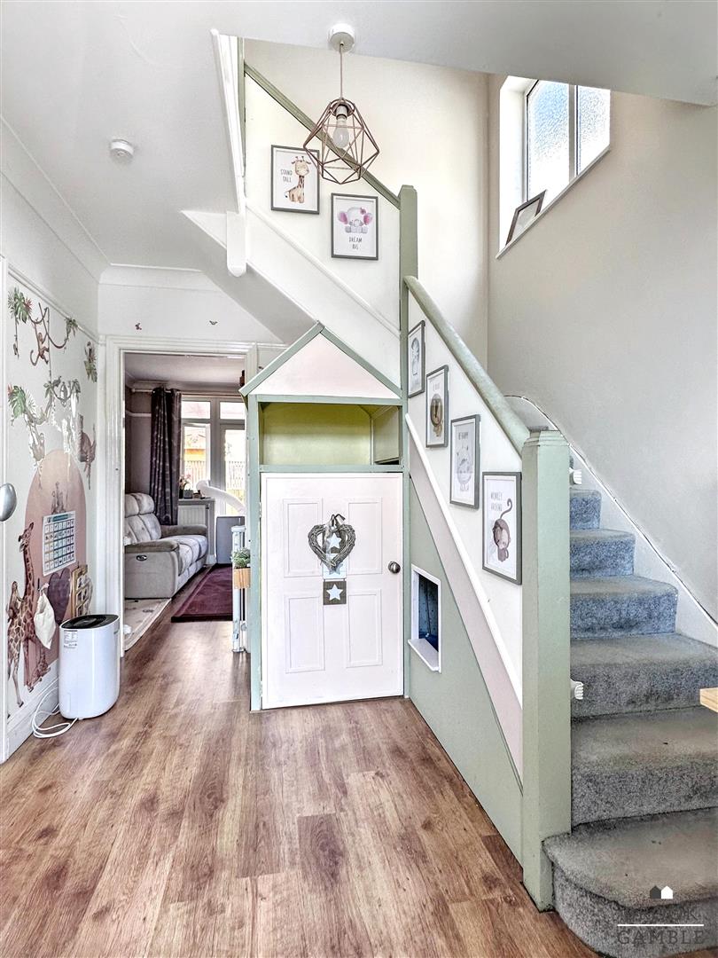 3 Bedroom House. Osborne Road in Eastbourne,  4